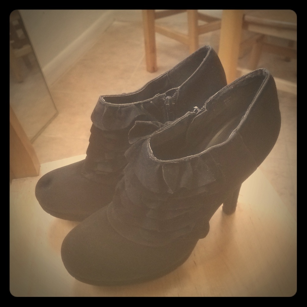 Suede material black high heels